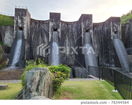 Photograph of the outlet of Honen Pond Dam in Kagawa Prefecture 78344564