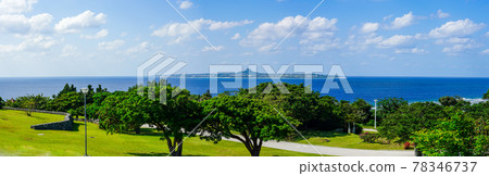 從沖繩的藍天和大海眺望伊江島，海洋白公園綜合信息中心（High High Plaza） 78346737