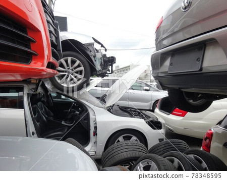 汽車拆解場(圖) 汽車拆解場(圖) 78348595
