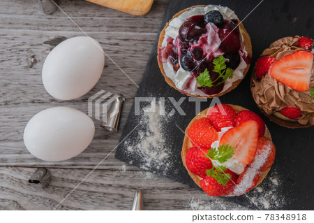Strawberry tart kitchen bird's-eye view wood grain background image material 78348918