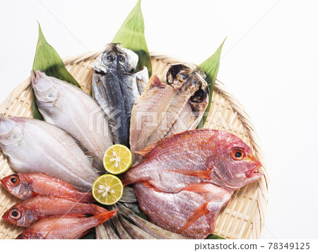 Assorted dried fish 78349125