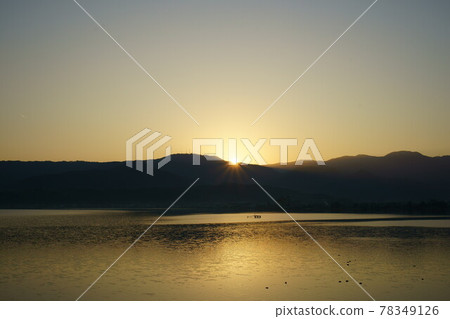 Hawaionsen Lake Togo sunrise scenery 78349126