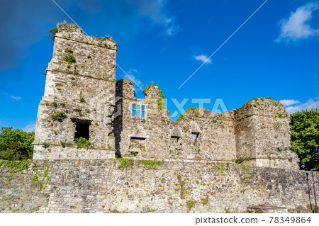 The castle ruins in Manorhamilton, erected in 1634 by Sir Frederick Hamilton - County Leitrim, Ireland 78349864