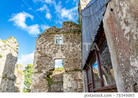 The castle ruins in Manorhamilton, erected in 1634 by Sir Frederick Hamilton - County Leitrim, Ireland 78349865