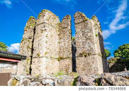 The castle ruins in Manorhamilton, erected in 1634 by Sir Frederick Hamilton - County Leitrim, Ireland The castle ruins in Manorhamilton, erected in 1634 by Sir Frederick Hamilton - County Leitrim, Ireland 78349866