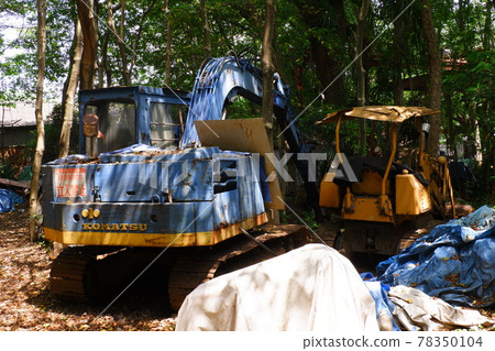 Abandoned construction equipment Abandoned construction equipment 78350104