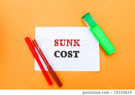 Note with words Sunk cost - retrospective cost and markers. Costs that cannot be recovered. Business and finance concept Note with words Sunk cost - retrospective cost and markers. Costs that cannot be recovered. Business and finance concept 78350624