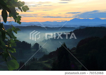 Rural scenery at dawn Hoshitoge Rural scenery at dawn Hoshitoge 78352068