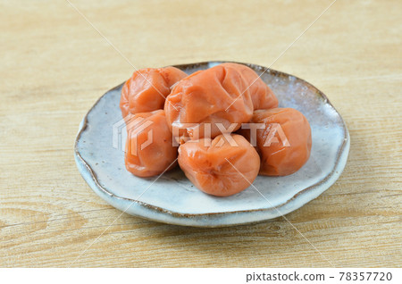 梅干，梅干，調味梅干，泡菜，日本料理，李子水果。 78357720
