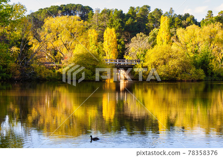 Lake Daylesford 78358376