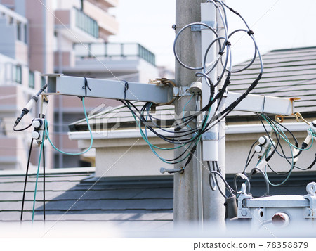 電線桿和電線 電線桿和電線 78358879
