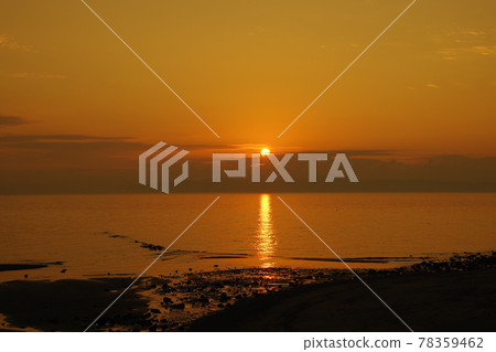 The sun rising through the Ariake Sea and clouds The sun rising through the Ariake Sea and clouds 78359462