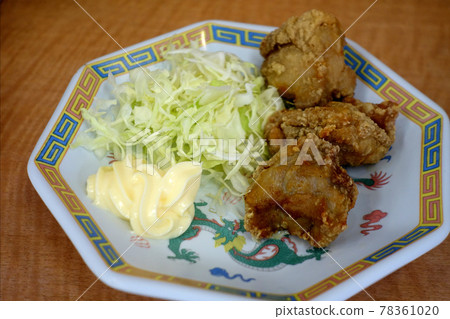 Freshly fried hot fried chicken Freshly fried hot fried chicken 78361020