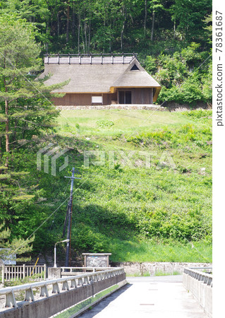 茅草屋頂眺望樽戶民居民俗博物館 78361687