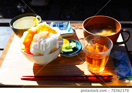 精緻的雞蛋蓋飯 78362378