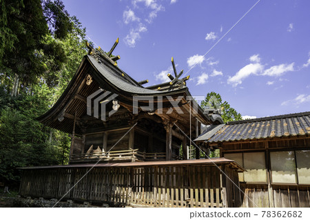 Crescent moon Hioka Hachiman Shrine Main shrine Sayo-cho, Sayo-gun, Hyogo Prefecture Crescent moon Hioka Hachiman Shrine Main shrine Sayo-cho, Sayo-gun, Hyogo Prefecture 78362682