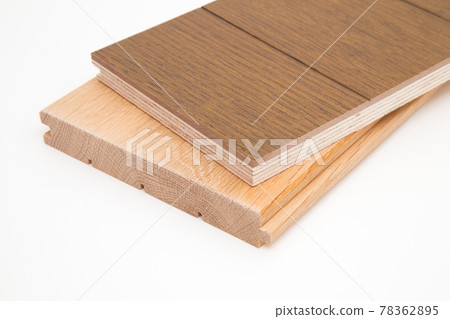 Flooring composite flooring (top) and solid wood flooring (bottom) 78362895