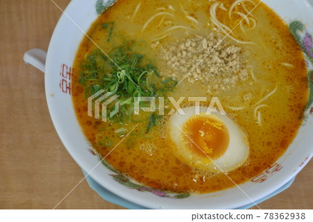 Spicy and delicious Tantan noodles 78362938