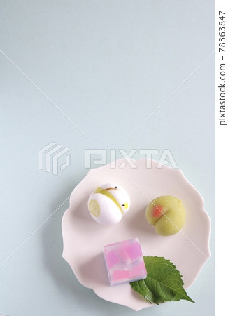 標題六月形像日本甜點螢火蟲李子水果繡球花垂直方向 標題六月形像日本甜點螢火蟲李子水果繡球花垂直方向 78363847