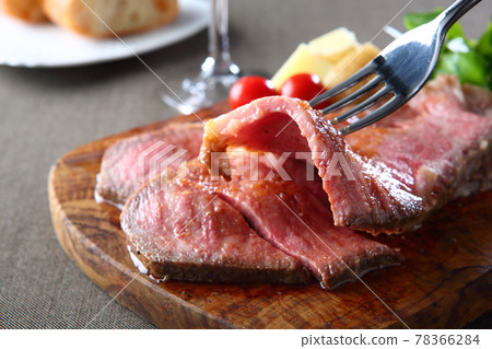 黑毛和牛里脊烤牛肉 78366284