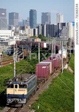 Hoppō貨運線上的EF65 2065集裝箱貨運列車 78366544