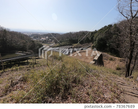 橫跨桐生市和太田市的八王子之丘和茶臼山登山道。 78367689
