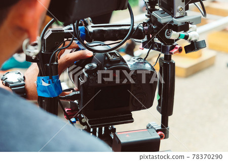 behind the scenes  78370290