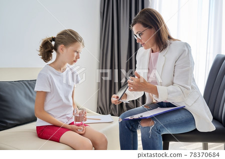 Woman social worker talking to girl. Child psychology, mental health 78370684