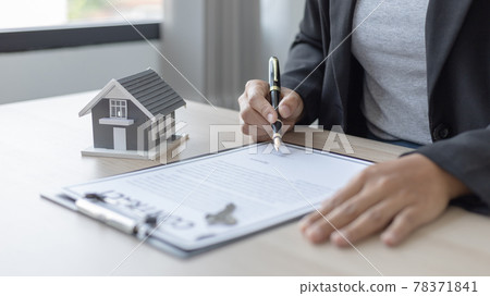 Selling a house with insurance, Sales managers or dealers have signed approval to open a housing project with a model house, Home-Real Estate and Insurance concept. 78371841