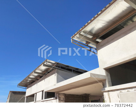 Aluminum foil sheets are used as thermal insulation of the roof. Placed under the roof layer. It can reduce the heat transferred into the building from sunlight. Aluminum foil sheets are used as thermal insulation of the roof. Placed under the roof layer. It can reduce the heat transferred into the building from sunlight. 78372442