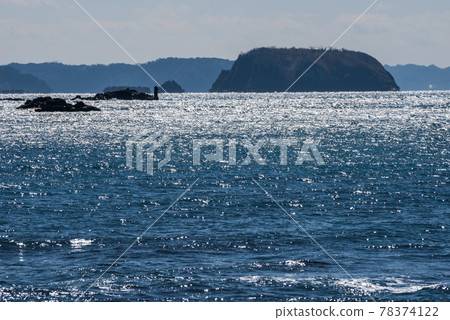 漂浮的島嶼和明亮的陰影 漂浮的島嶼和明亮的陰影 78374122