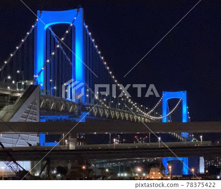 (Tokyo) Rainbow Bridge illuminated in blue 78375422