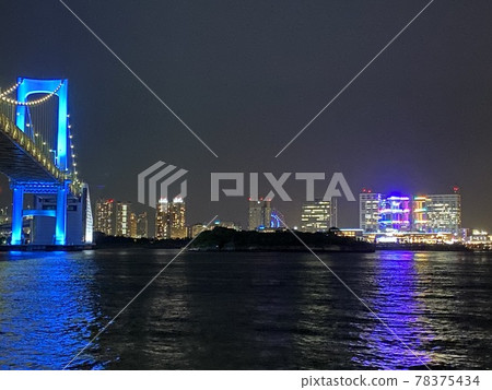 (Tokyo) Night view of Rainbow Bridge and Odaiba 78375434