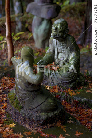 Ruganian statue Ruganian statue 78375561