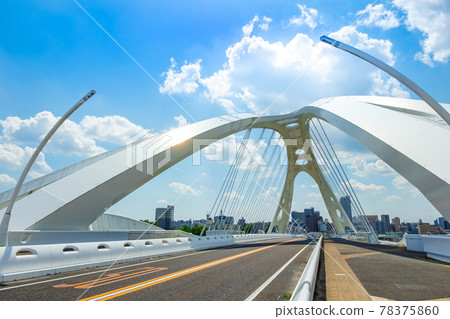 豐田大橋,在藍天下畫拱門<愛知縣豐田市> 豐田大橋,在藍天下畫拱門<愛知縣豐田市> 78375860