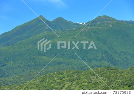[Hokkaido] Shiretoko Mountain Range in Midsummer 78375958