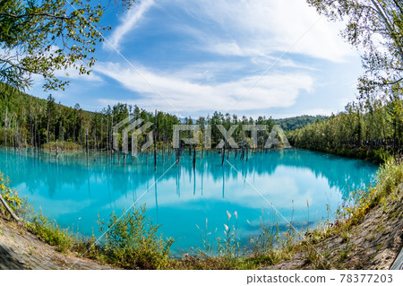 Blue lake reflecting the blue sky Blue lake reflecting the blue sky 78377203