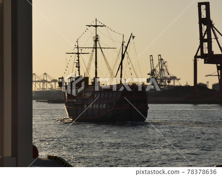 A ship heading to Nakaminato in the West 78378636