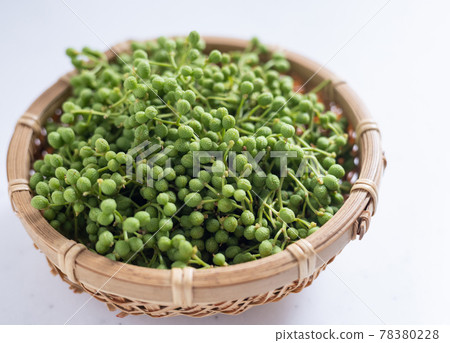Japanese pepper served in a colander 78380228