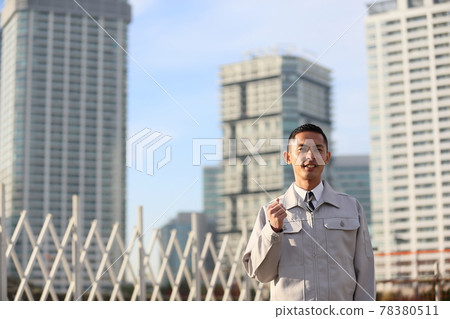 Uniform clock, office worker, new employee, worker, business, outdoor, young man, building, corona, sales copy space Uniform clock, office worker, new employee, worker, business, outdoor, young man, building, corona, sales copy space 78380511