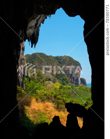Overlooking the jungle from the opening of a limestone cave (Batcave, Railay, Krabi Province, Kingdom of Thailand) 78380771
