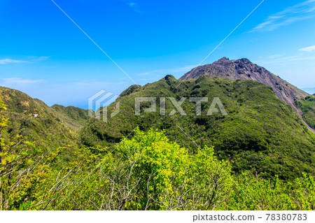 來自妙見嶽山頂的新鮮綠色雲仙平成新山[長崎縣雲仙市] 78380783