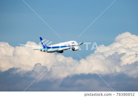 Passenger plane taking off from Haneda Airport 78380852