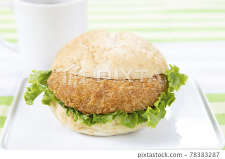 Delicious croquette sandwich Delicious croquette sandwich 78383287