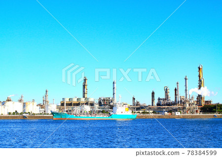 Scenery of Yokkaichi City, a complex of factory facilities 78384599