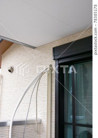 Air conditioner installation work (piping coming out of the wall) Air conditioner installation work (piping coming out of the wall) 78385178