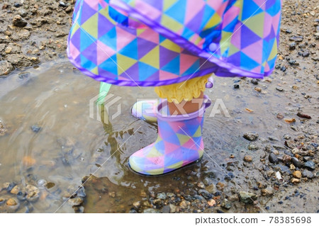6月雨季童鞋進水坑 6月雨季童鞋進水坑 78385698