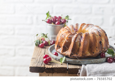 Fresh bundt cake with cherry Fresh bundt cake with cherry 78385702