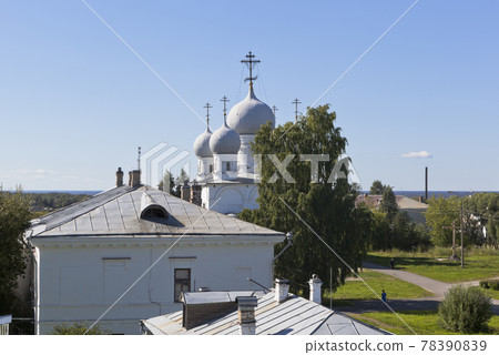 View from the earthen rampart of the building Belozersky Kremlin and Spaso-Preobrazhensky Cathedral in the town of Belozersk 78390839