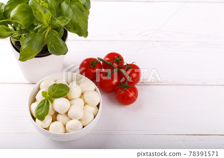 Mozzarella cheese, basil and tomato cherry Mozzarella cheese, basil and tomato cherry 78391571